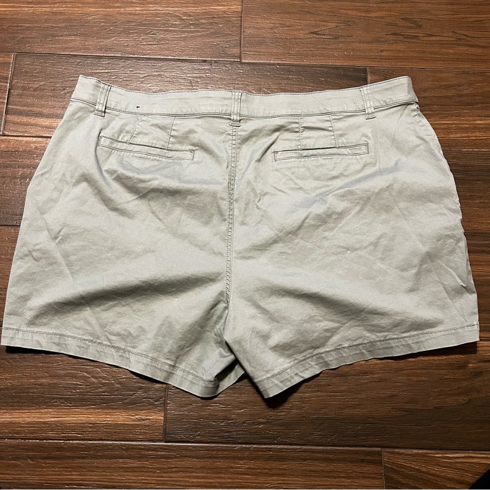 Lane Bryant Women’s Shorts Stretch Waist Comfort Band 24 Sage Green NWOT - Picture 6 of 11